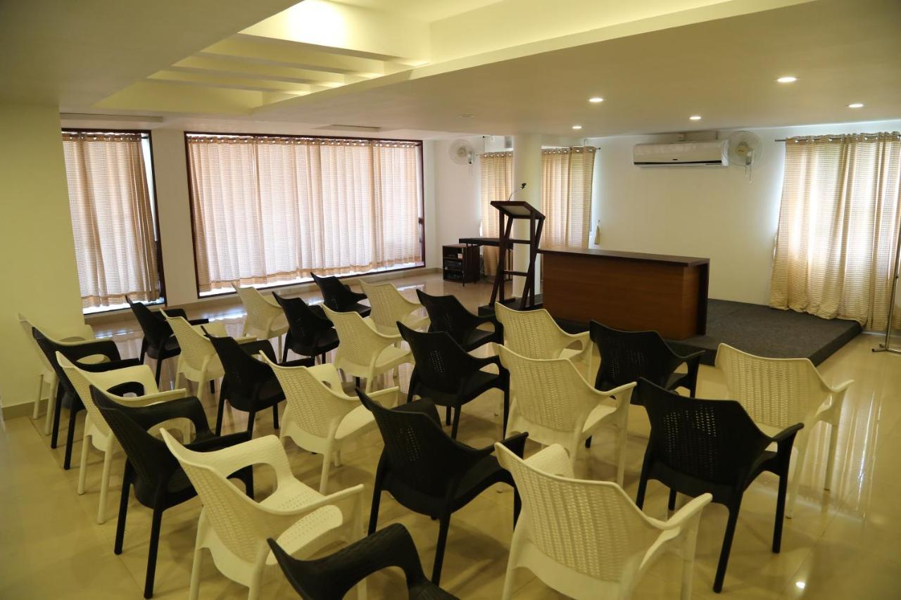 Hazmi Inn Perintalmanna ภายนอก รูปภาพ